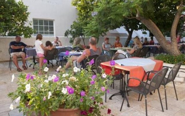 Marie Hotel