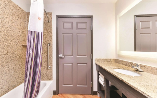 Country Inn & Suites by Radisson, State College (Penn State Area), PA
