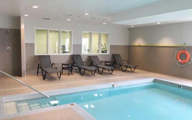 Days Inn and Suites Airdrie