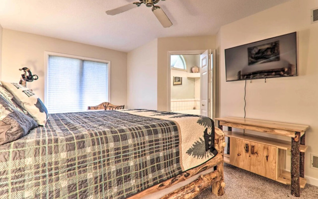 Charming Lake Harmony Townhouse w/ Balcony!