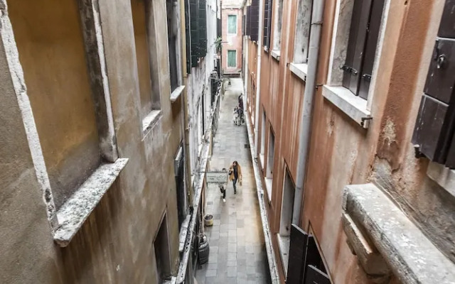 Rialto Canal View Deluxe R&R