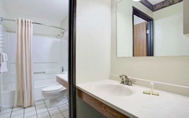 Super 8 by Wyndham Clearwater/St. Petersburg Airport