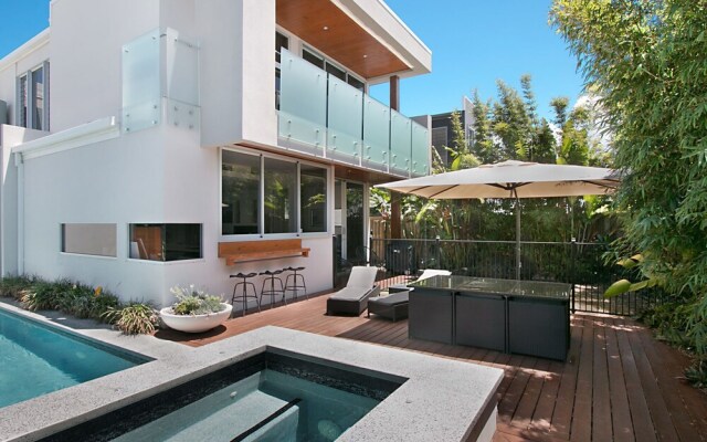 Deluxe Beach House On Banzai