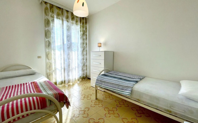 Cosy Apartment With Shared Pool
