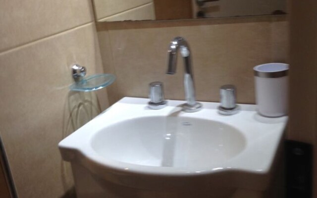 Comfortable Apartment w Great Location