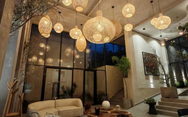 Serenzzo Hotel & Cuisine