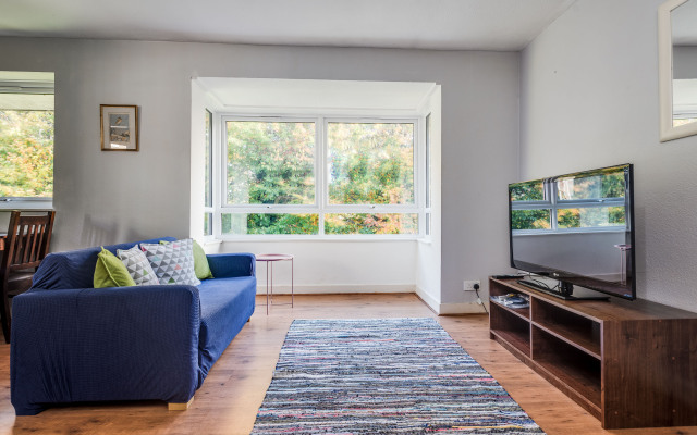Top-Floor Bright & Sunny 3-Bedroom Flat (sleeps 4)