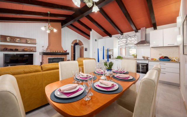 Stunning Home in Vizinada With 3 Bedrooms, Wifi and Outdoor Swimming Pool