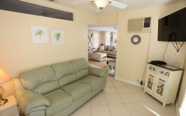 5570 Palmetto Street