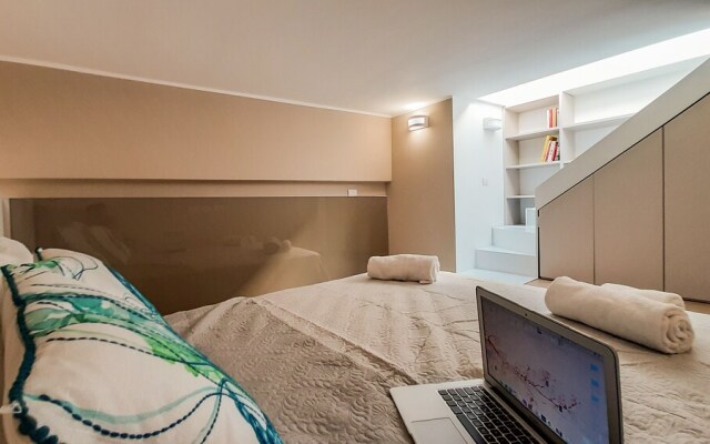 JOIVY Sophisticated 2 Br Loft For 4