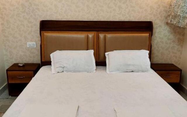 Oyo 91599 Sky Classic Inn