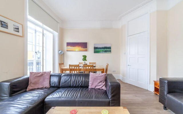 Spacious 3-bed flat by popular Waterloo