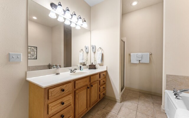 Puttin On The Green 3 Bedroom Villa by RedAwning