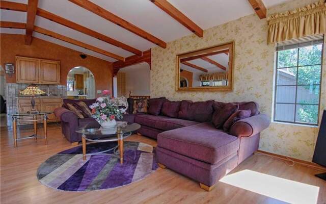 Game Room W/pool Table in Large Home - Kingswood Manor