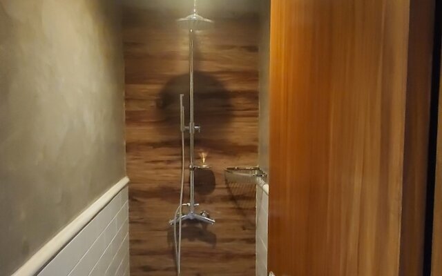 Outpost Hostel - Coron