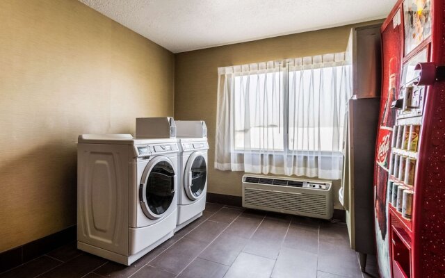 All American Inn & Suites Norwalk