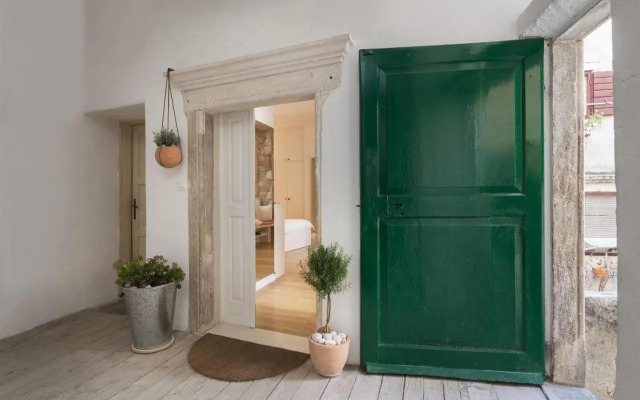 That place studio apartment