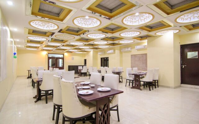 OYO 11532 Hotel SR Grand