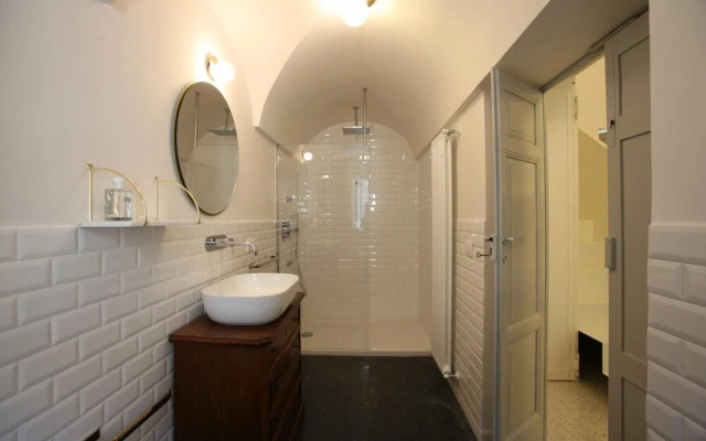 1940 Luxury Accommodations - Diamante Boutique Apartment