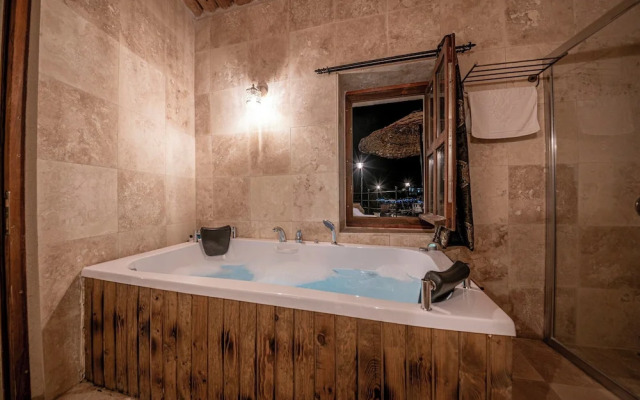 Capp Royal Cave Hotel