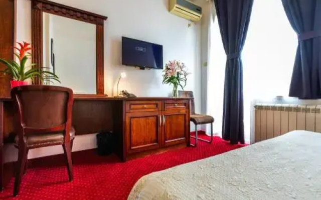 Garni Hotel Royal Crown