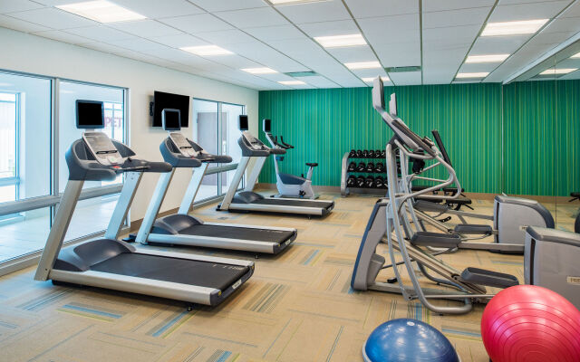 Holiday Inn Express & Suites Kingdom City by IHG