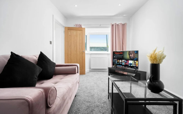 Family/contractors 3 bed House/parking/sleeps 7