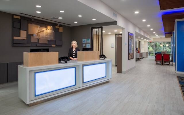 Holiday Inn Express And Suites Deland South