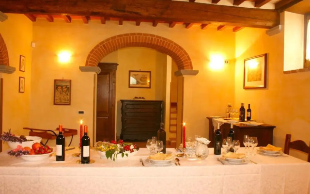 Private Villa with AC, private pool, WIFI, TV, terrace, pets allowed, parking, close to Arezzo