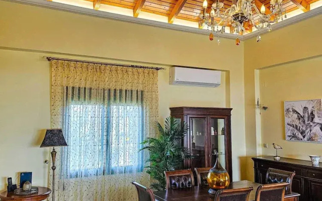 Villa Aitheras With sea Views and Garden