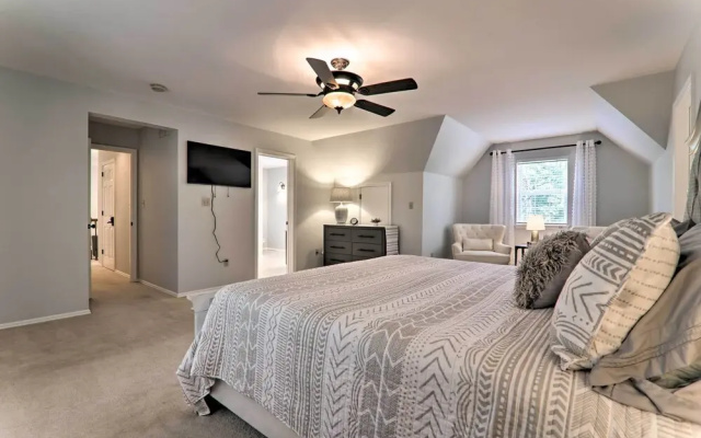 East Stroudsburg Hideaway w/ 2 Community Pools!