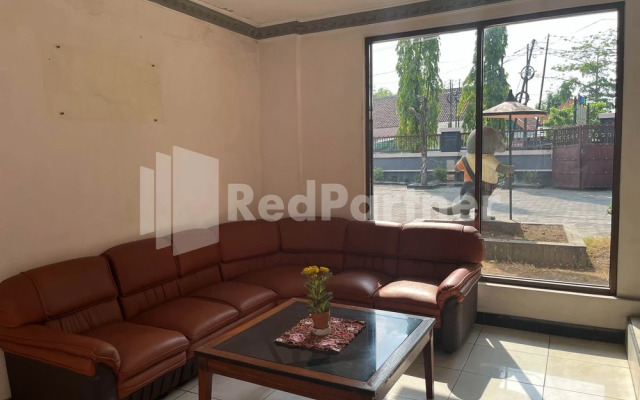 Hotel Dewi near GOR Merdeka Jombang Mitra RedDoorz