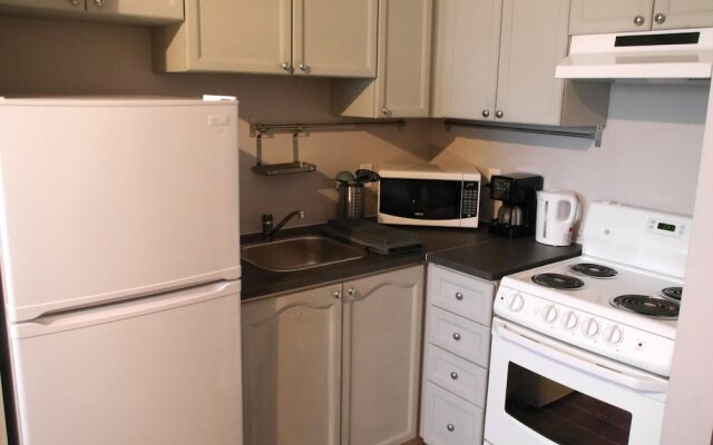 Trendy 1BR Unit on Queen St. W.