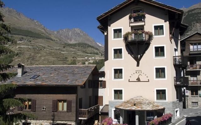 Hotel Stambecco