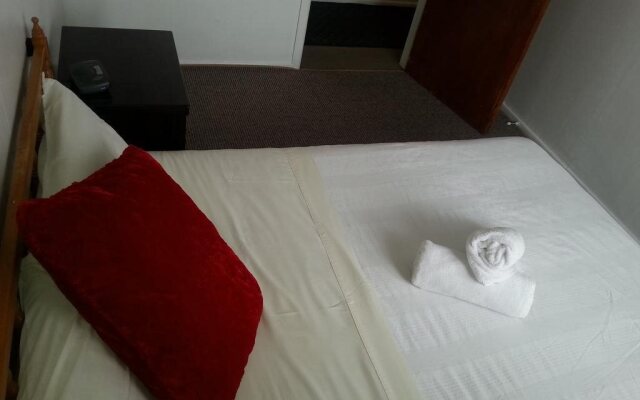Airport Skyway Lodge