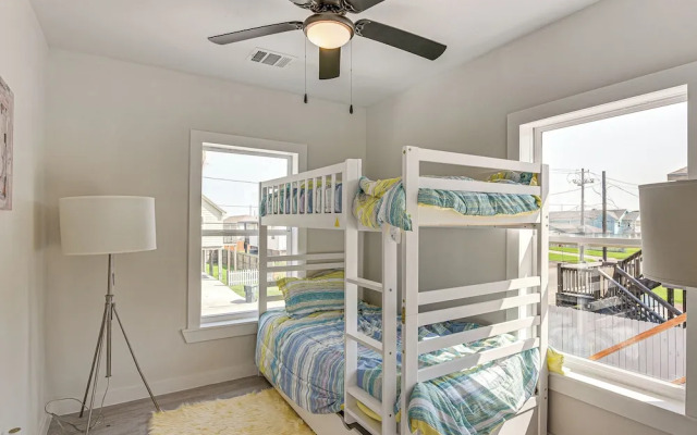 Pet-friendly Galveston Retreat < 1 Mi to Beaches!