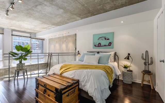 QuickStay - Sunlit Luxury Loft on King West