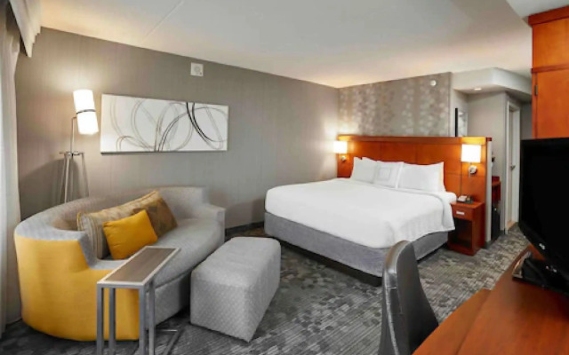 Courtyard by Marriott Toronto Brampton