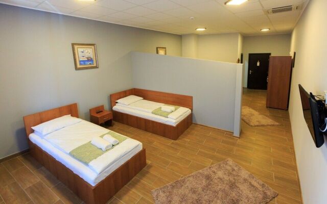 Corner Center Rental