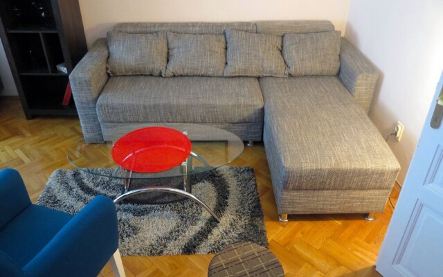 Traveler's Hostel & Apartments