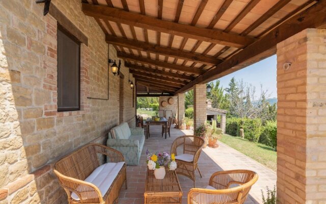 Gorgeous Apartment With Pool Near Sibillini Mountains