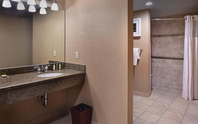 DoubleTree by Hilton Hotel St. Louis - Chesterfield