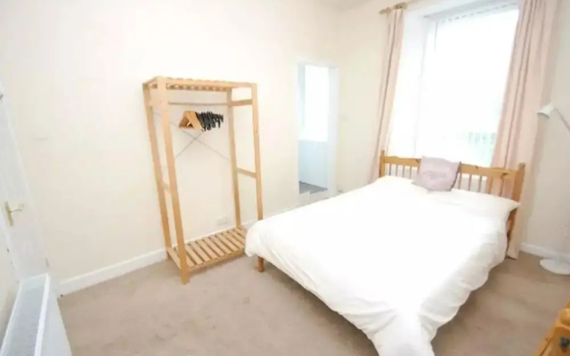 Flat in Glasgow,close to all Local Amenities,