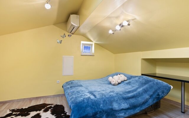 Comfortable Holiday Home in Pirovac With Garden