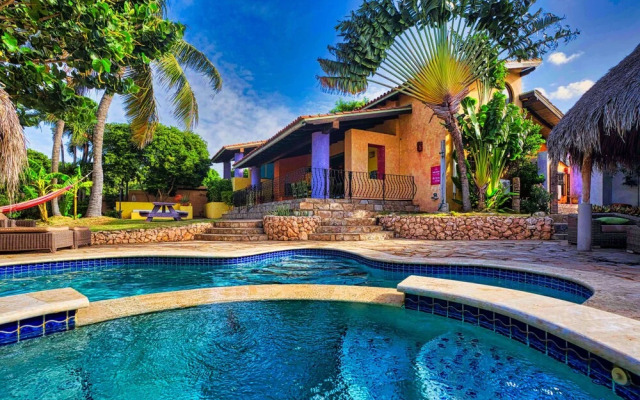 Mexican Style Villa With Private Pool, Free Utilities