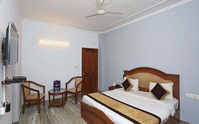 OYO 13843 Moonlight Residency
