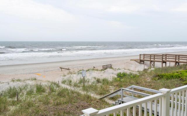 Breezy Oaks by Oak Island Accommodations