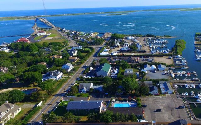 Baywatch Hotel & Marina