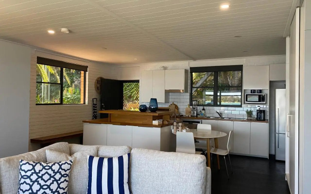 Serenity by the Lake - Romantic Waterfront Couple's Getaway