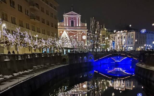 Ljubljana Riverbank Apartment in City Centre!